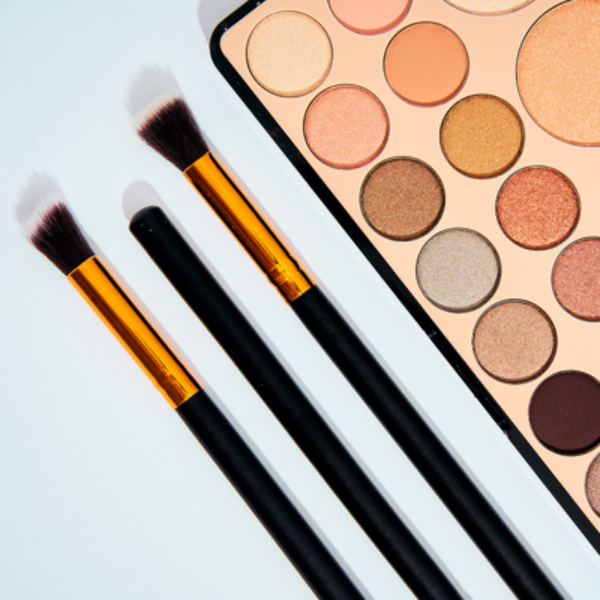 Make up brushes and eye shadow - Emilyann's cosmetics